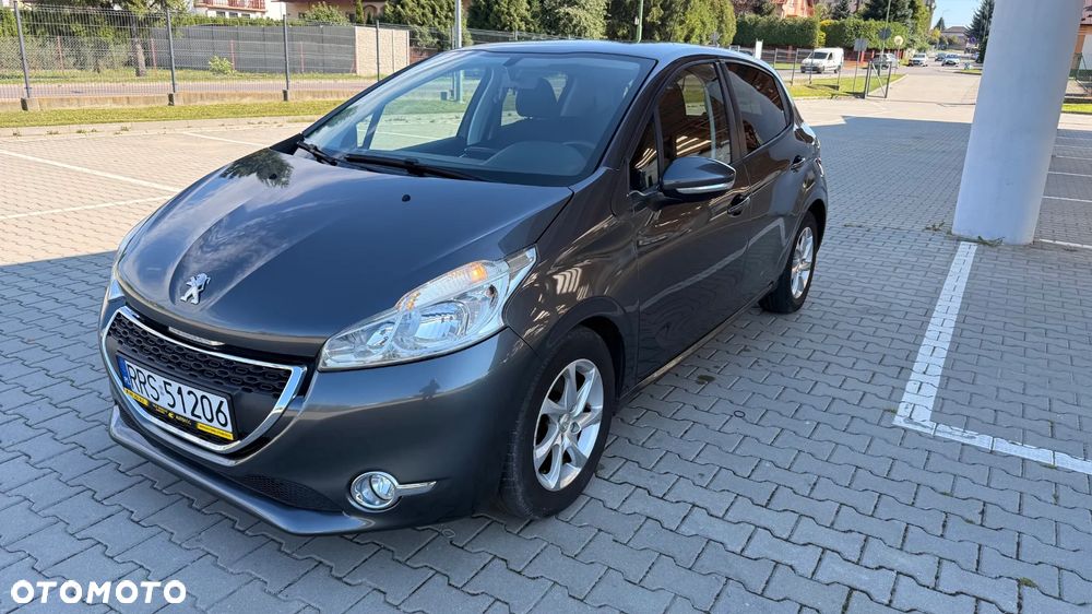 Peugeot 208 - 1