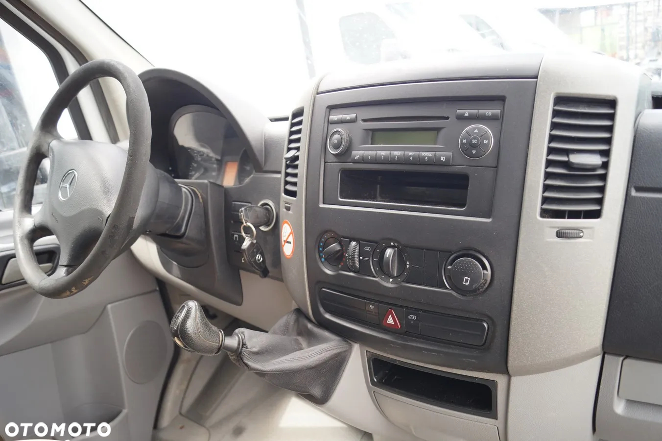 Mercedes-Benz Sprinter - 22