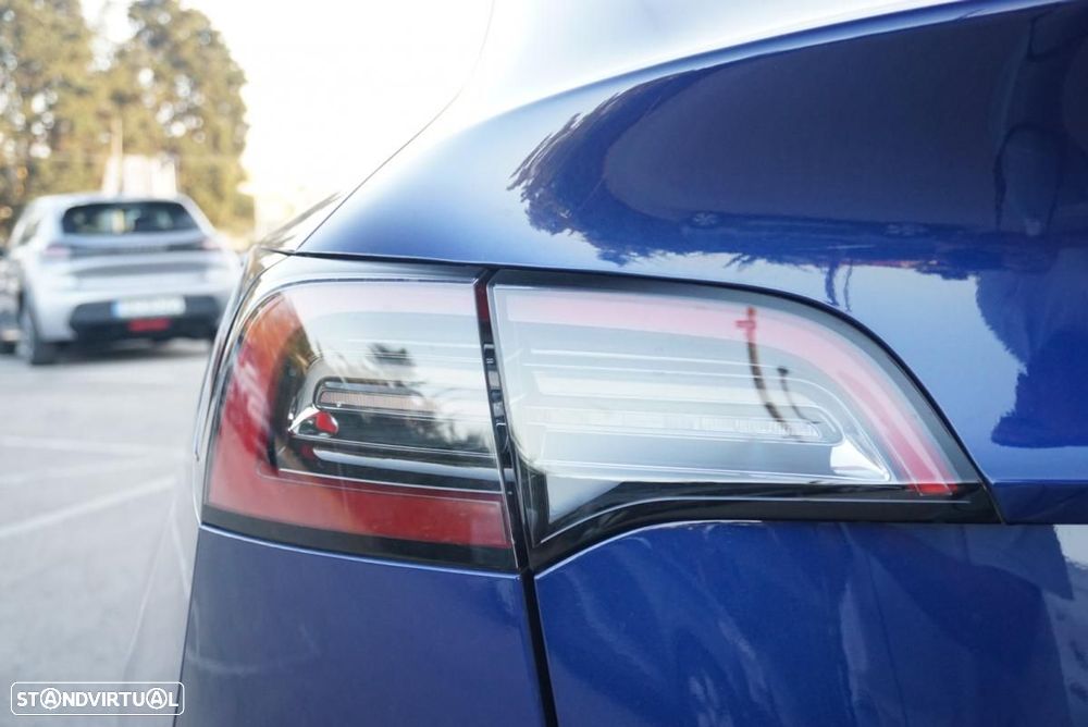 Tesla Model Y Long Range Dual Motor AWD - 16