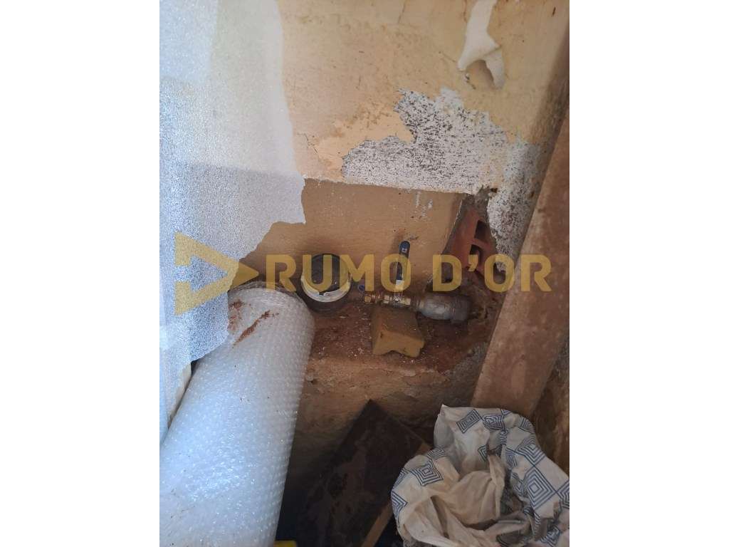 Moradia para recuperar no centro do Bairro - Grande imagem: 4/5