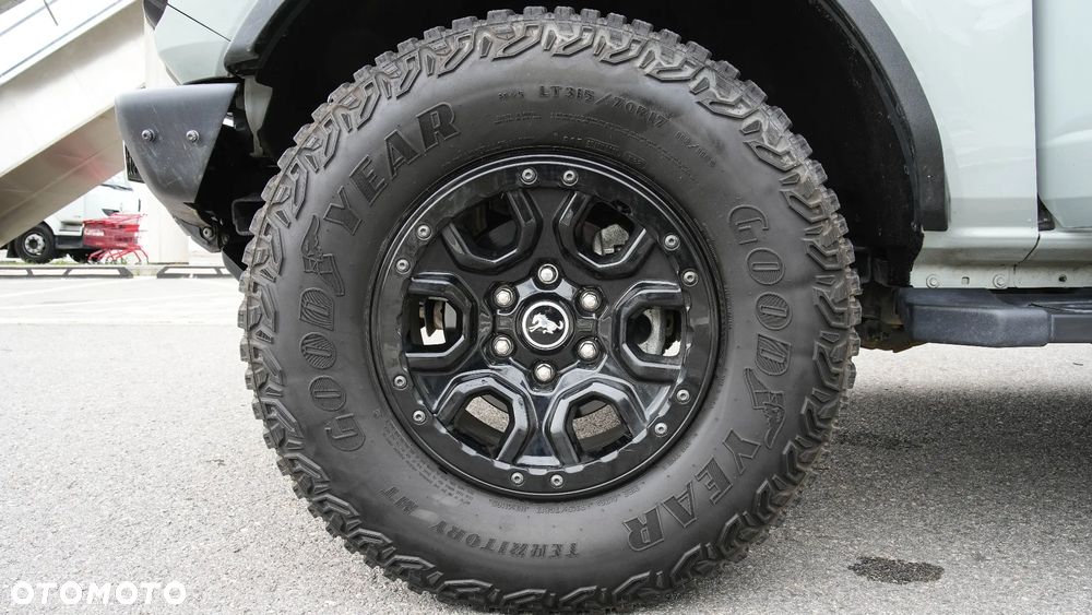 Ford Bronco - 16