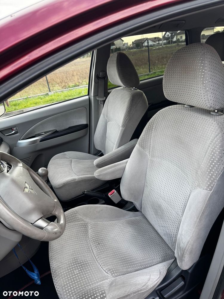 Mitsubishi Grandis 2.4 Intense - 11