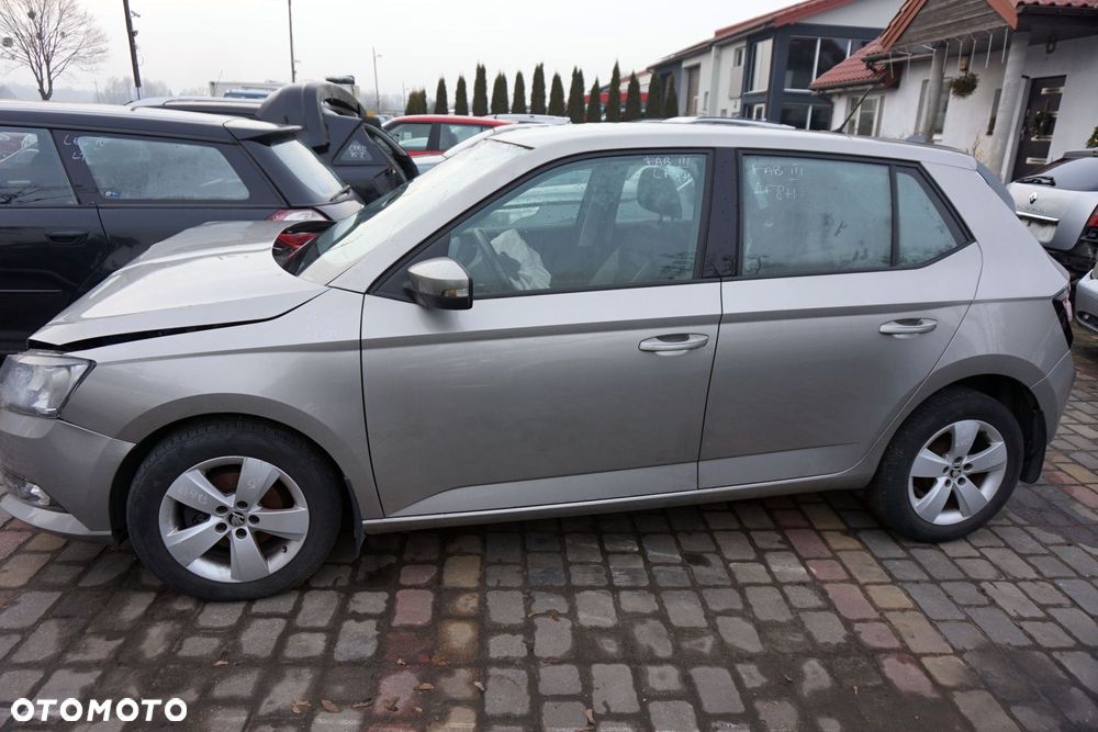 SKODA FABIA III NJ3 5D HB 2015 LF8H 1.0 12V CHYB 75KM QAE BEŻOWY na części - 2
