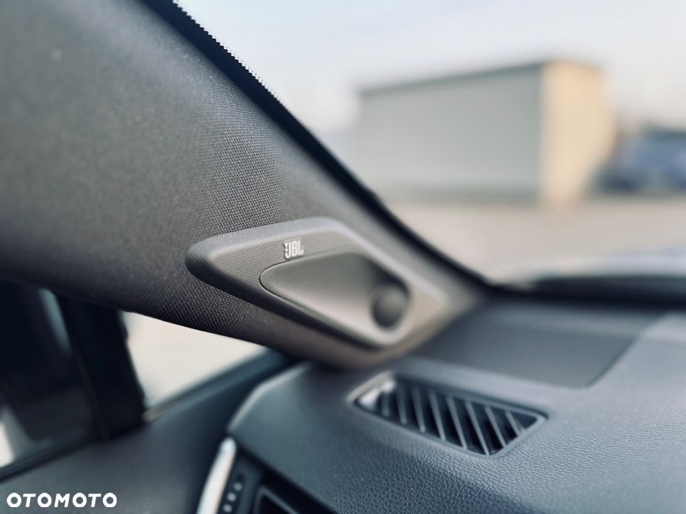 Toyota RAV4 2.5 Hybrid Black Edition by JBL 4x4 - 13