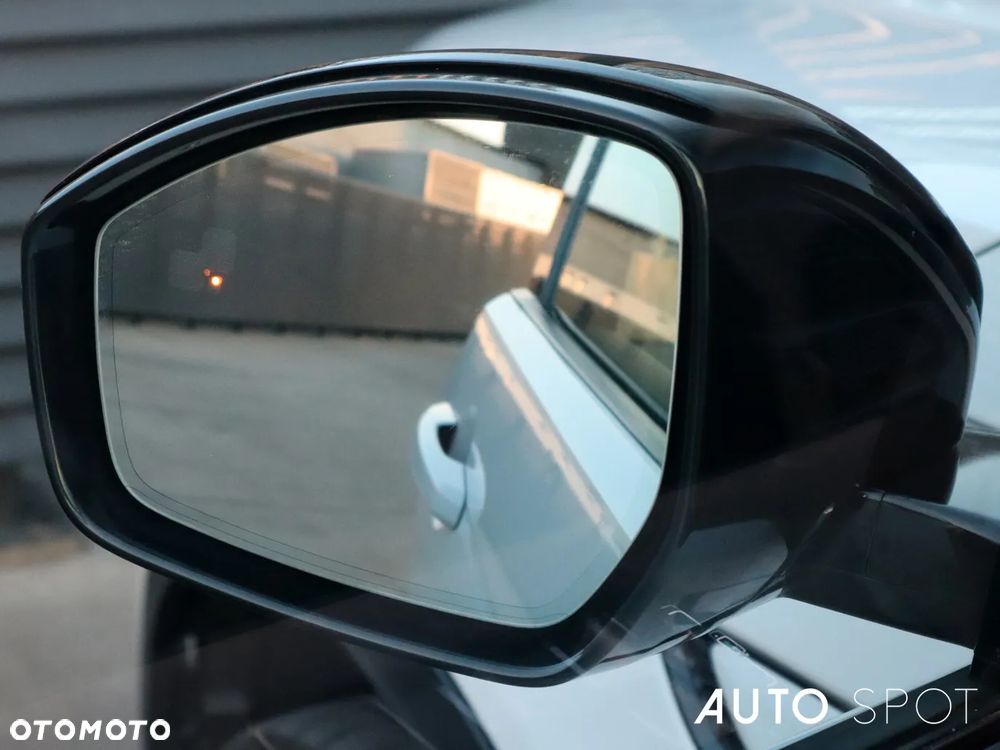 Land Rover Discovery Sport 2.0 P200 mHEV SE - 14