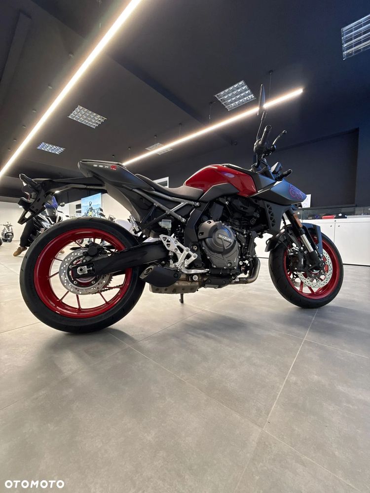 Suzuki GSX - 6