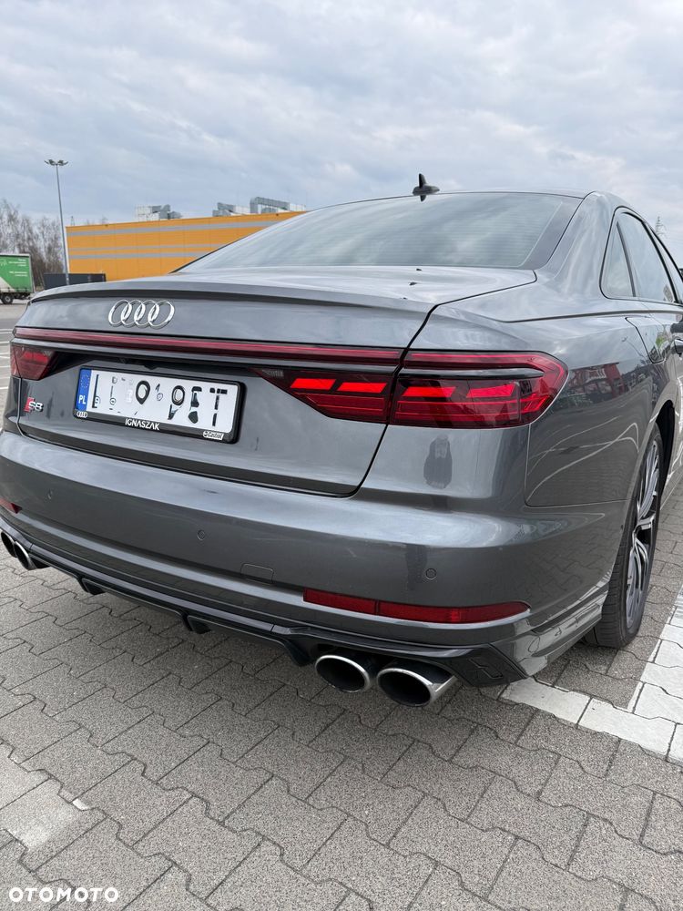 Audi S8 - 9