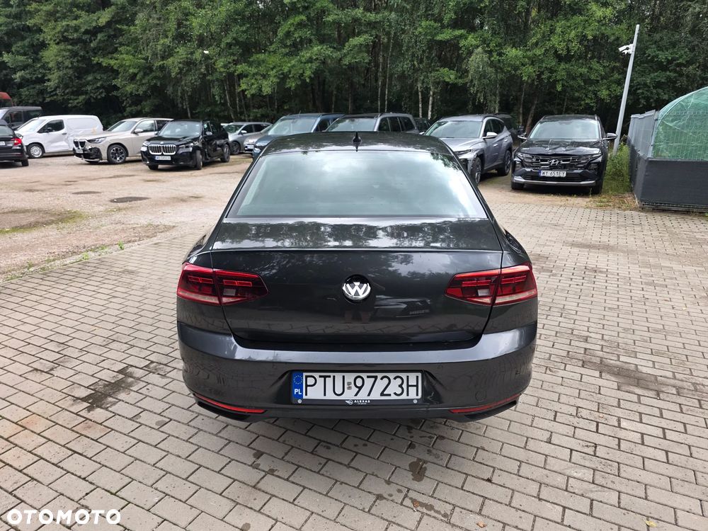 Volkswagen Passat - 9