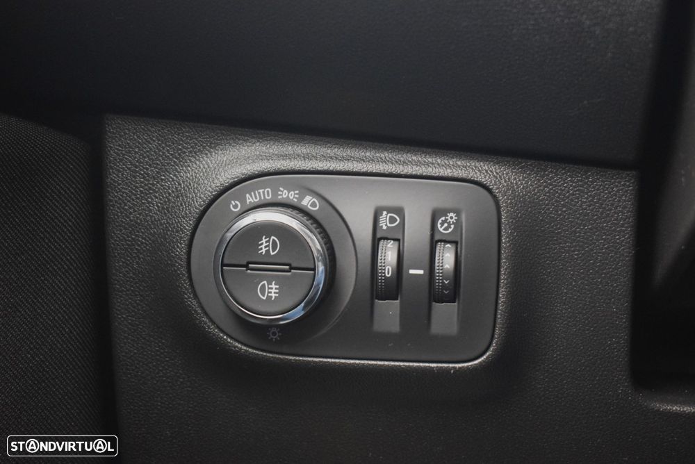 Opel Corsa 1.0 T 120 Anos - 21