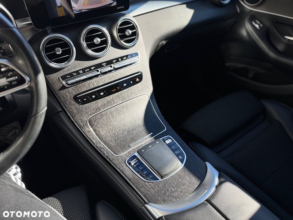 Mercedes-Benz GLC 300 d 4Matic 9G-TRONIC Exclusive - 23