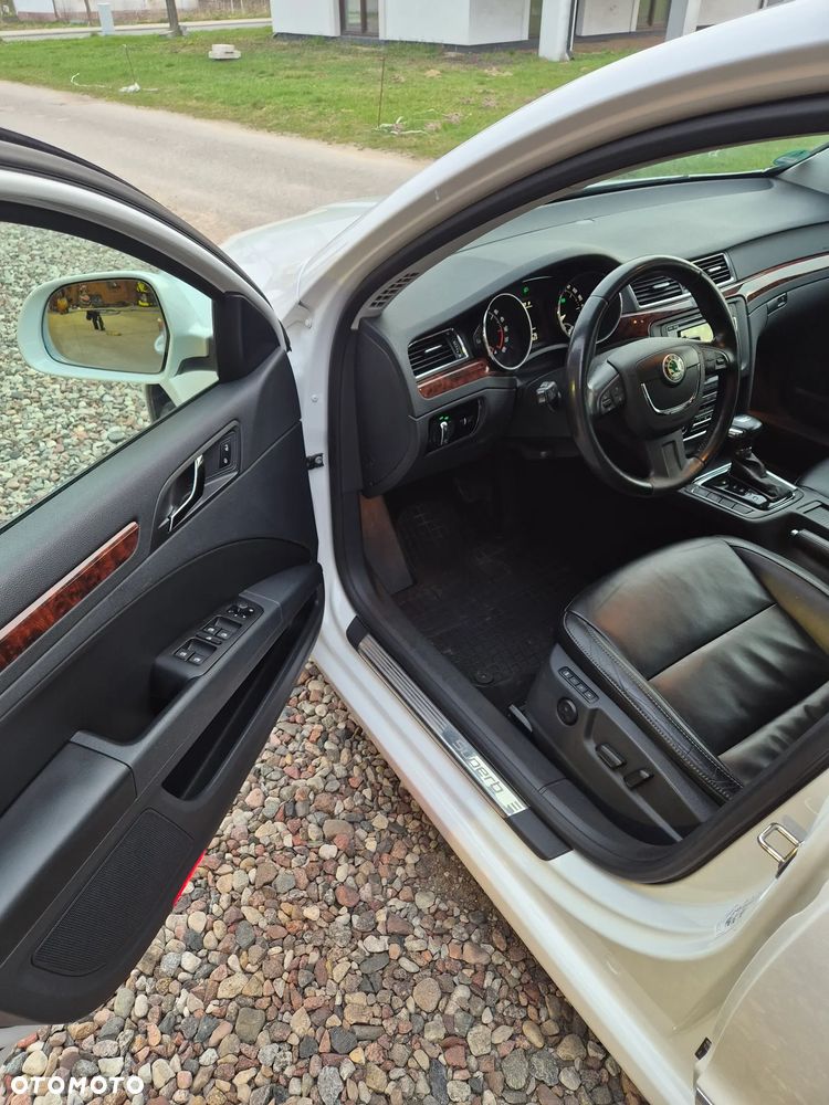Skoda Superb 2.0 TDI Elegance DSG - 22