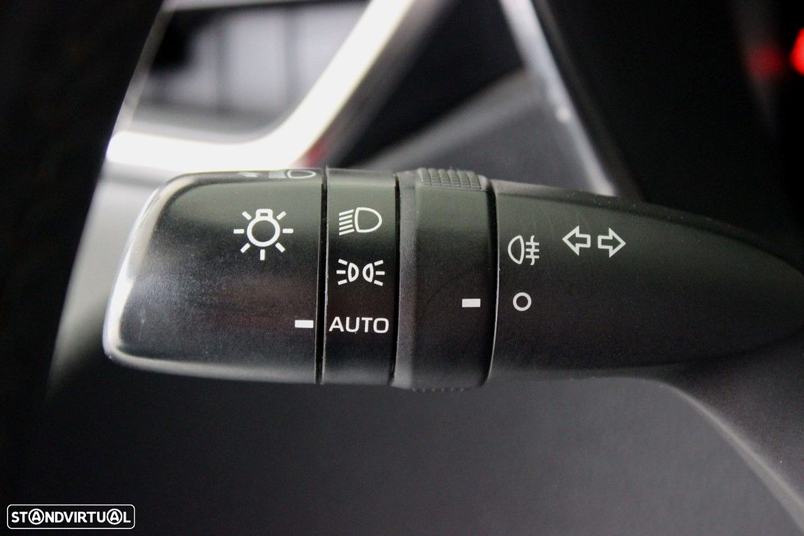 Toyota Corolla 1.8 Hybrid Comfort - 21