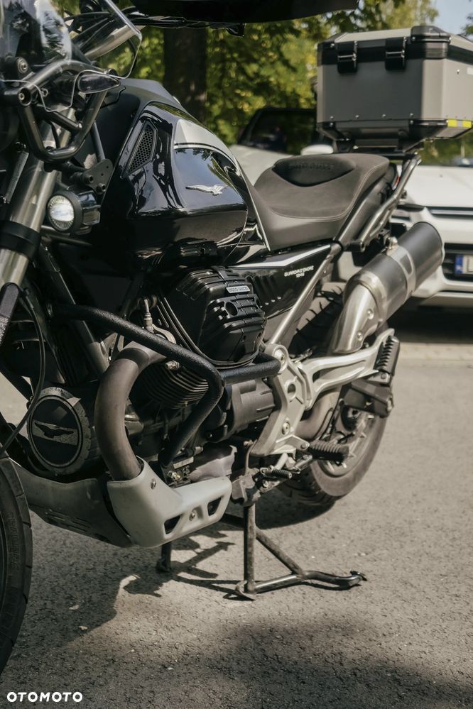 Moto Guzzi V85 - 8