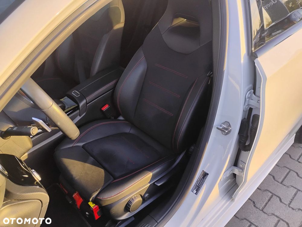 Mercedes-Benz Klasa A 200 4-Matic AMG Line 8G-DCT - 10