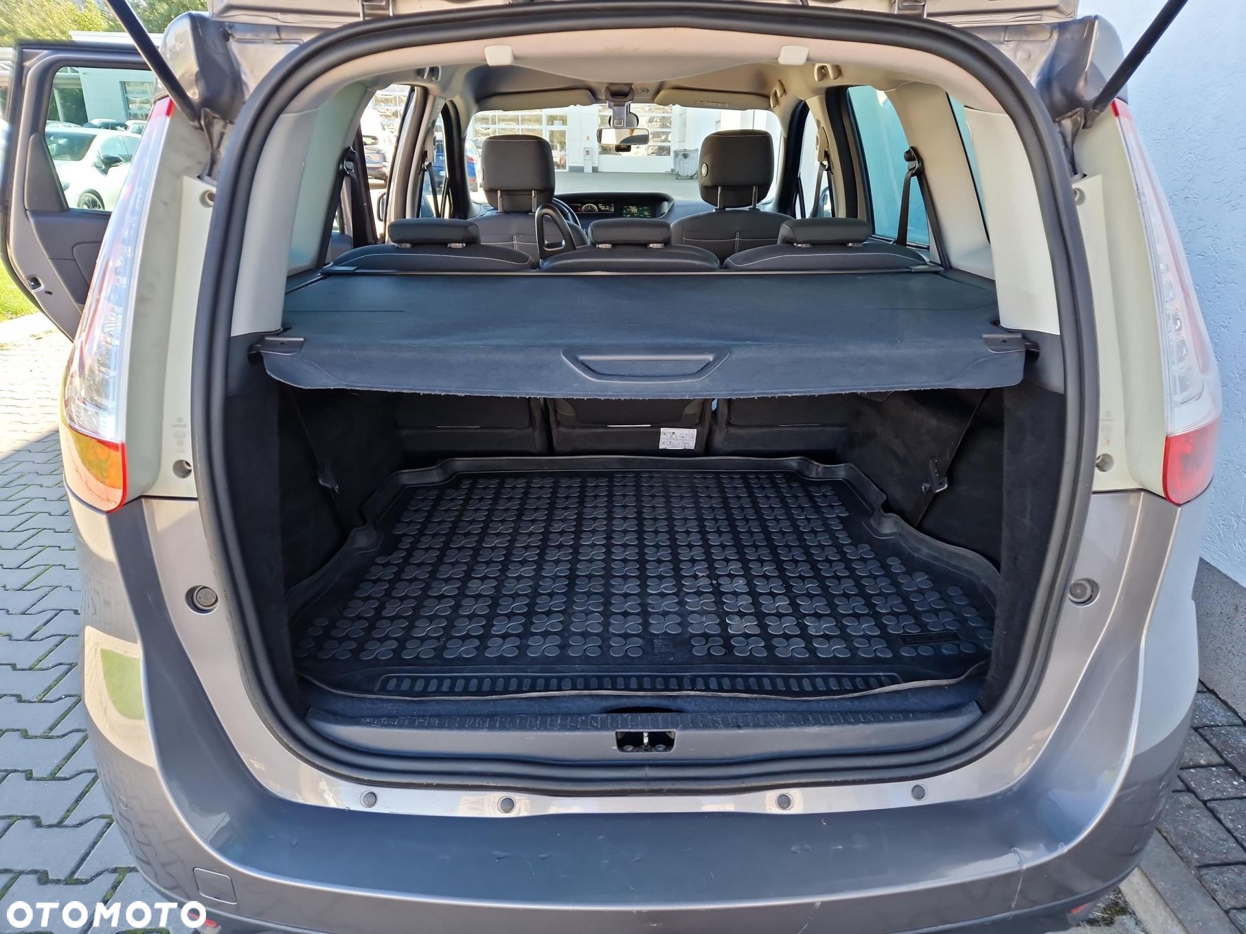 Renault Grand Scenic - 17
