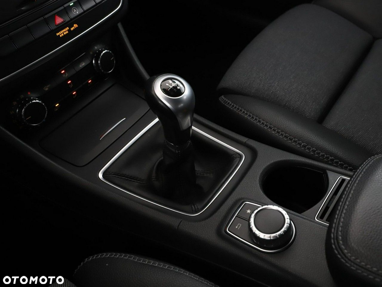 Mercedes-Benz GLA - 27