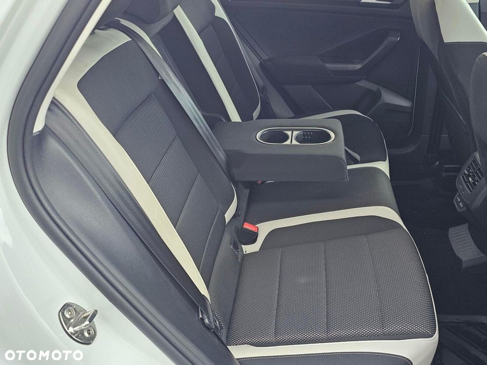 Volkswagen T-Roc - 23