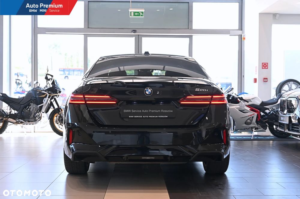 BMW Seria 5 520i mHEV - 20
