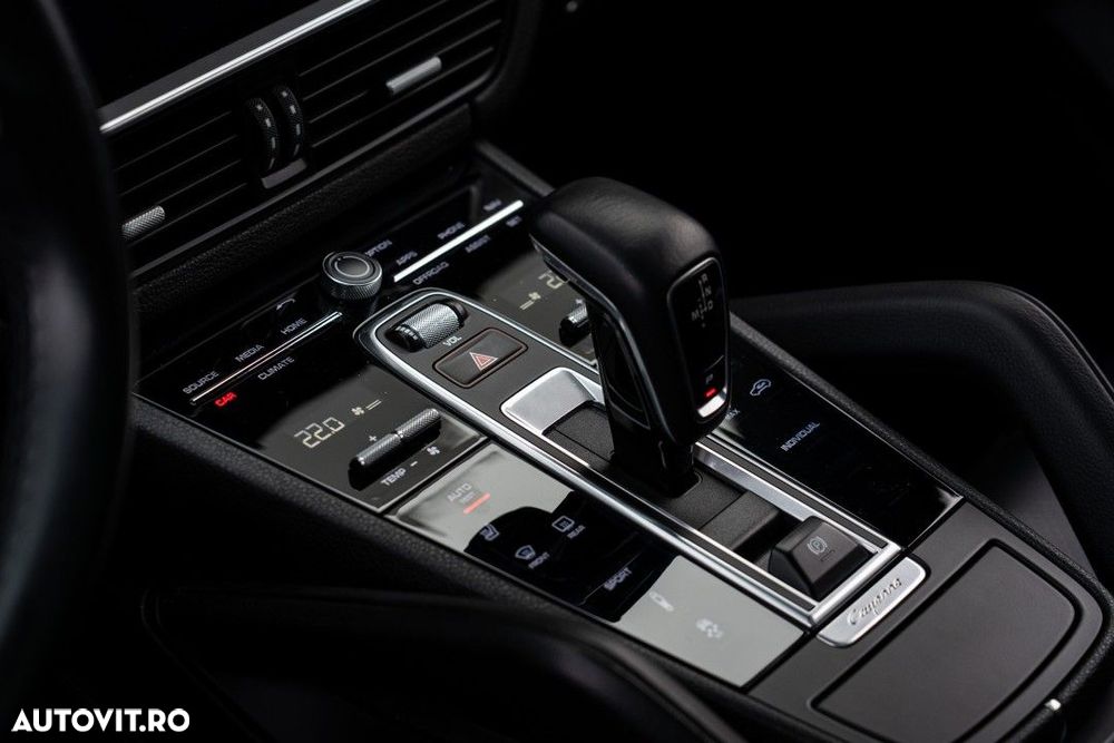 Porsche Cayenne - 29