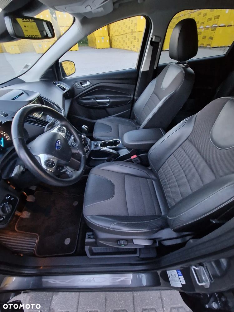 Ford Kuga 2.0 TDCi 2x4 Titanium - 24
