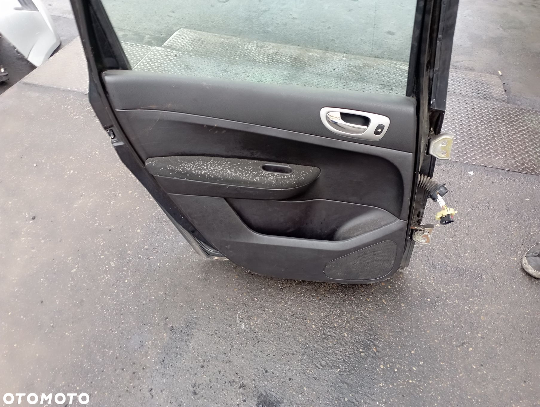 DRZWI LEWY TYŁ KOMBI

 PEUGEOT
 307 - 5