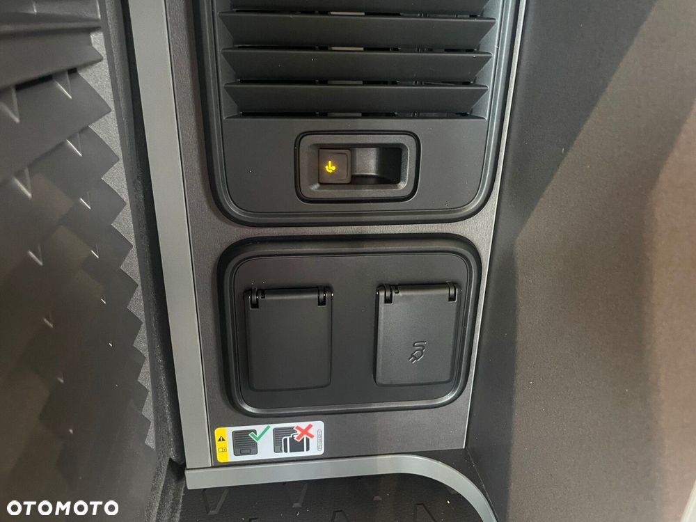 Volkswagen california Nowa California Beach silnik: 2,0 l TDI SCR 150 KM / skrzynia biegów: 7-biegowa DSG rozstaw osi: 3124 mm - 23