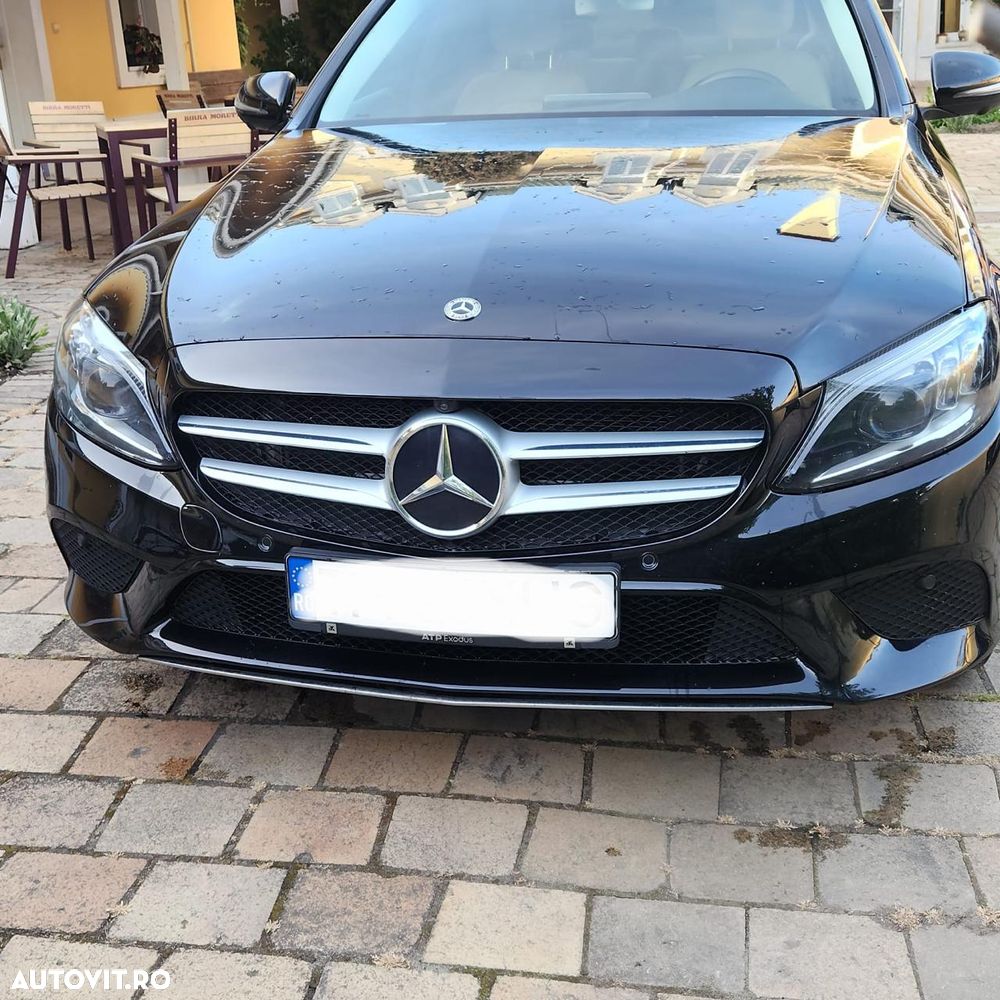 Mercedes-Benz C 200 4MATIC 9G-TRONIC AMG Line - 9