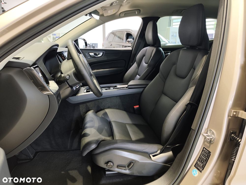 Volvo XC 60 B4 B Plus Dark - 14