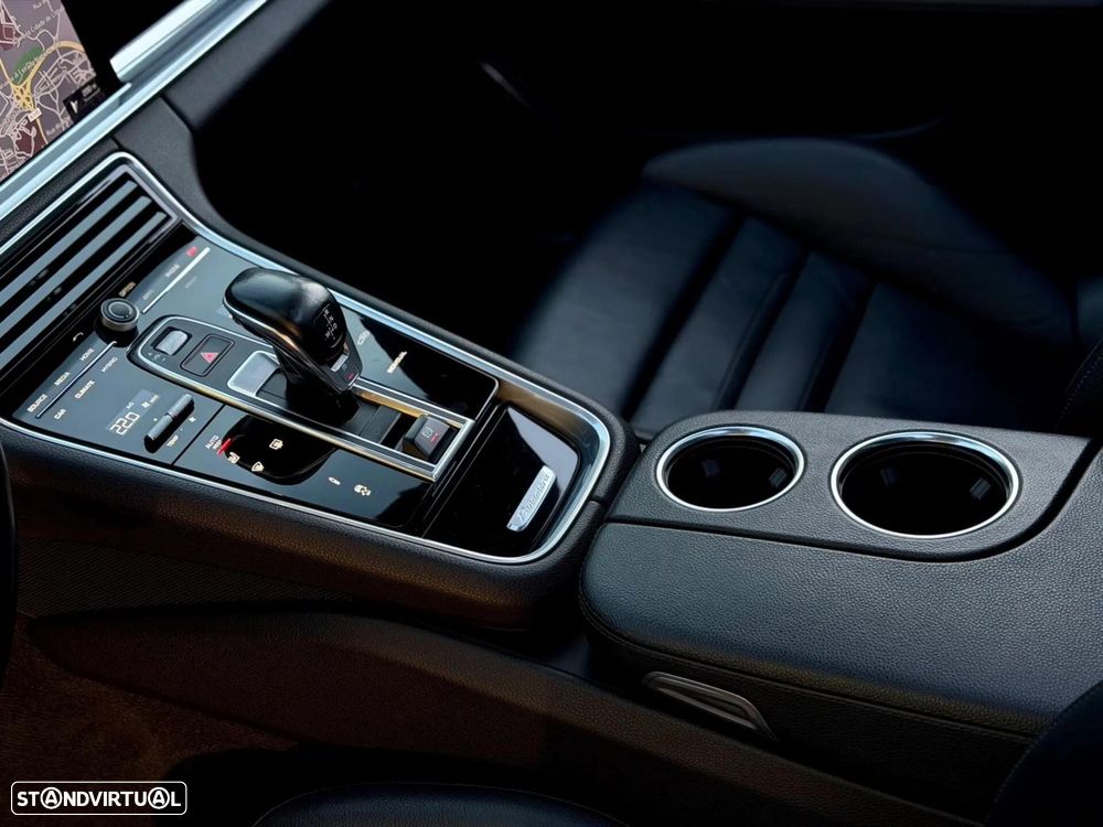 Porsche Panamera 4 E-Hybrid - 45