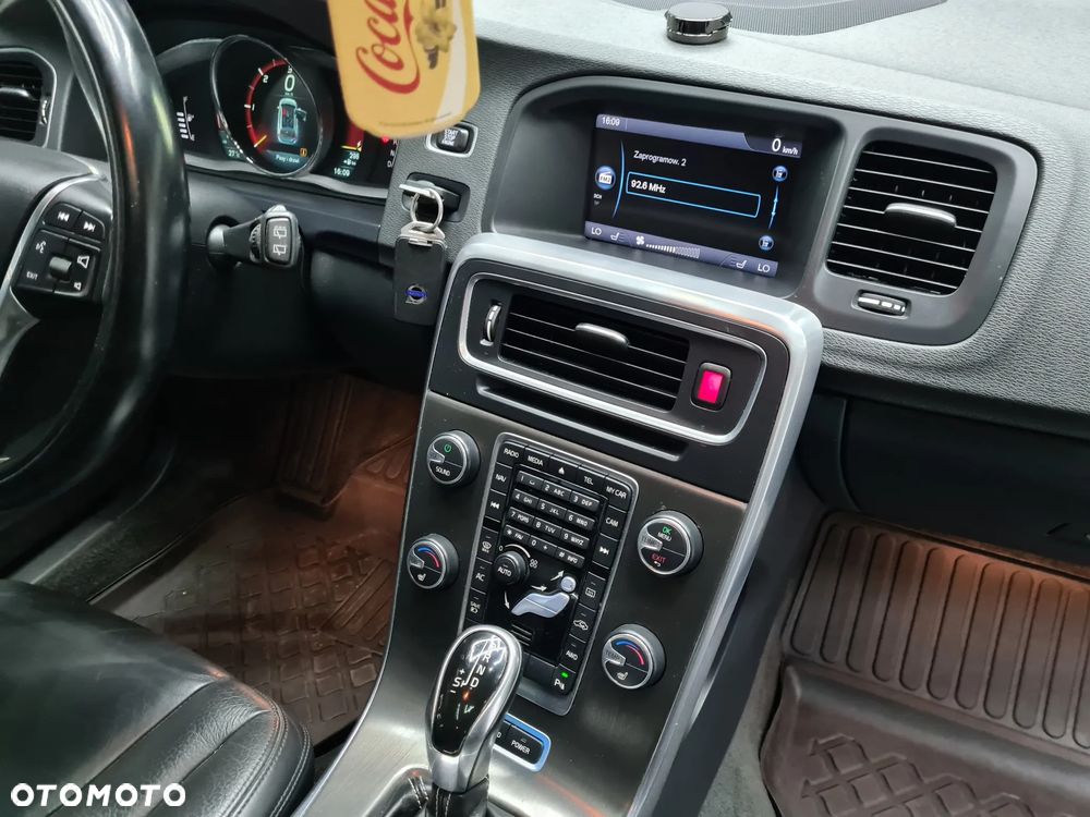 Volvo V60 D6 AWD Plug-in Hybrid Summum - 12