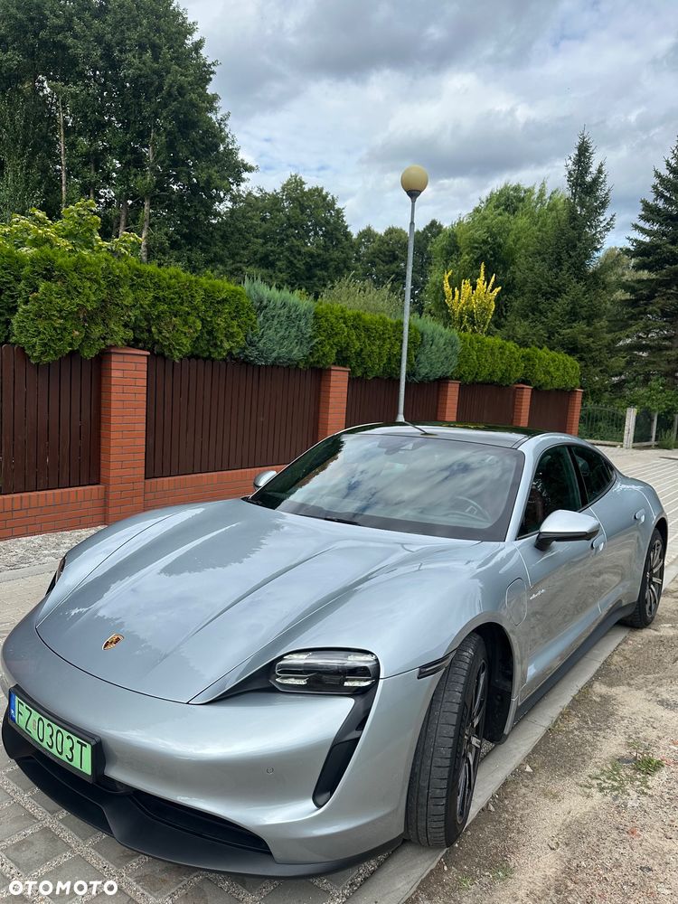 Porsche Taycan 4 - 16