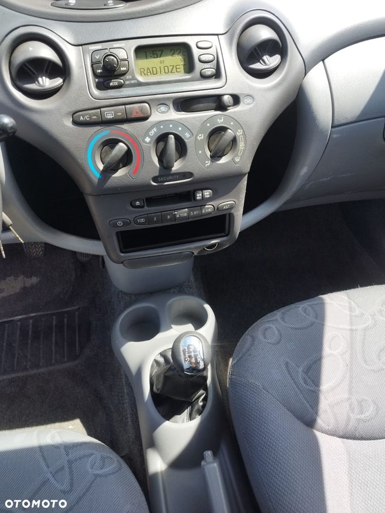 Toyota Yaris - 19