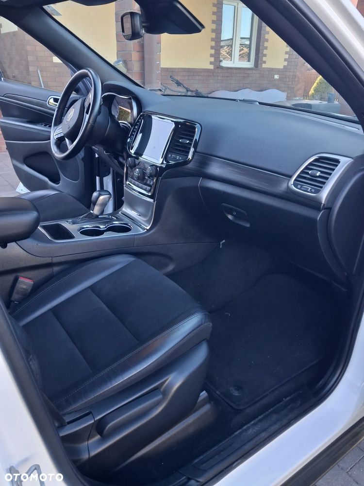 Jeep Grand Cherokee - 13