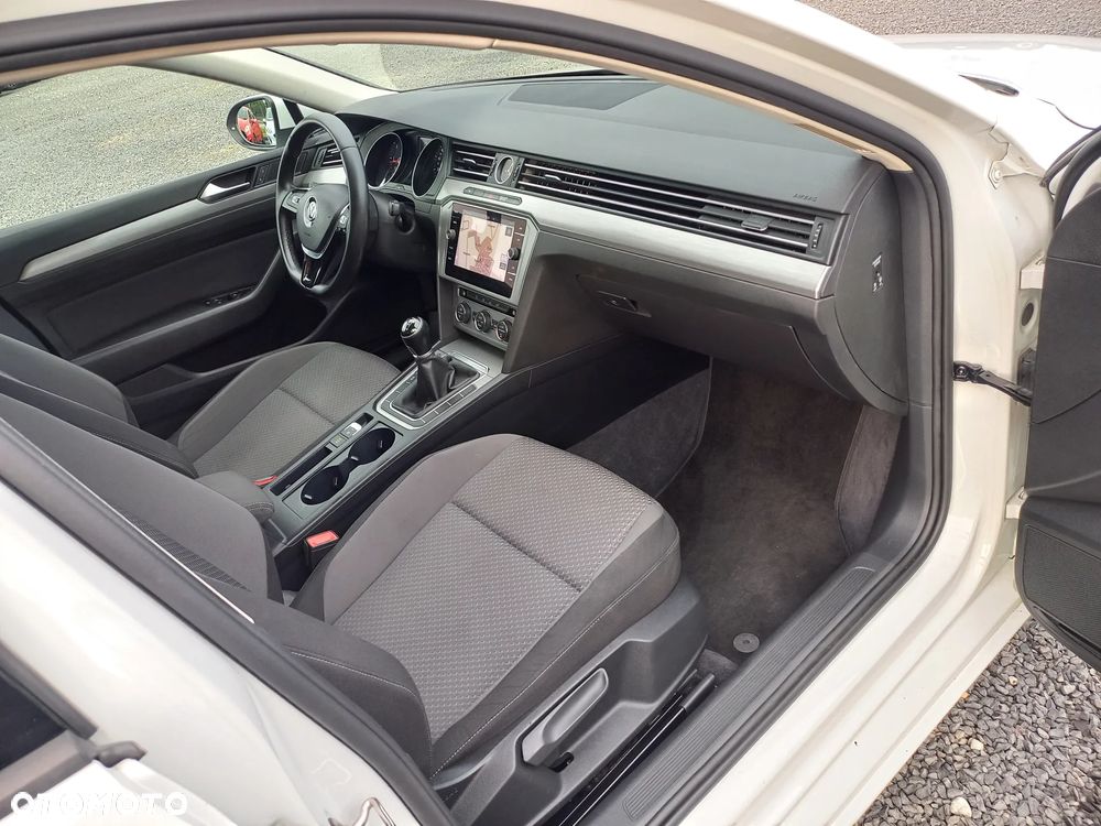 Volkswagen Passat - 18