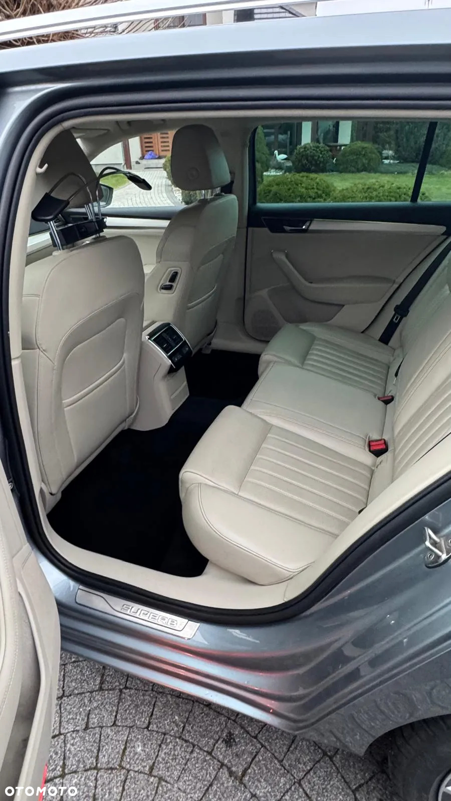 Skoda Superb 2.0 TDI SCR L&K DSG - 11
