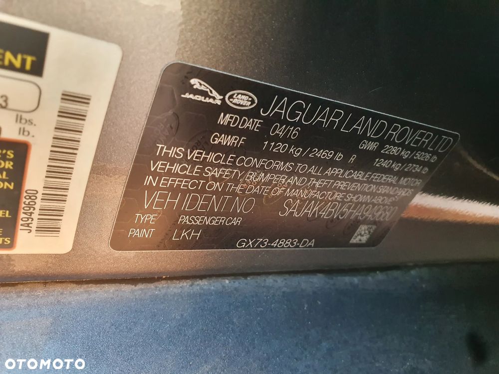 Jaguar XE S - 27