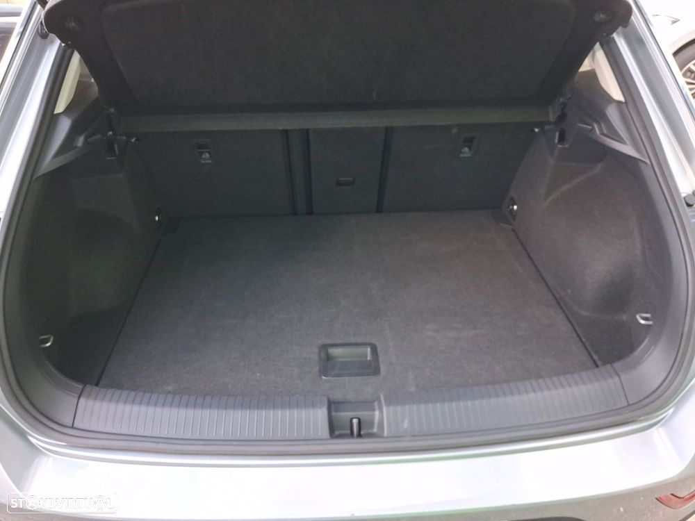 Volkswagen T-Roc 1.0 TSI Urban — fotografia 19