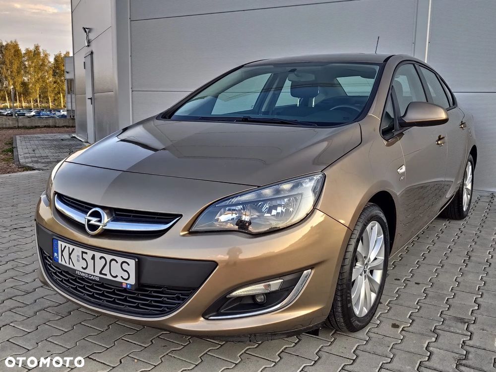 Opel Astra 2012 photo 2