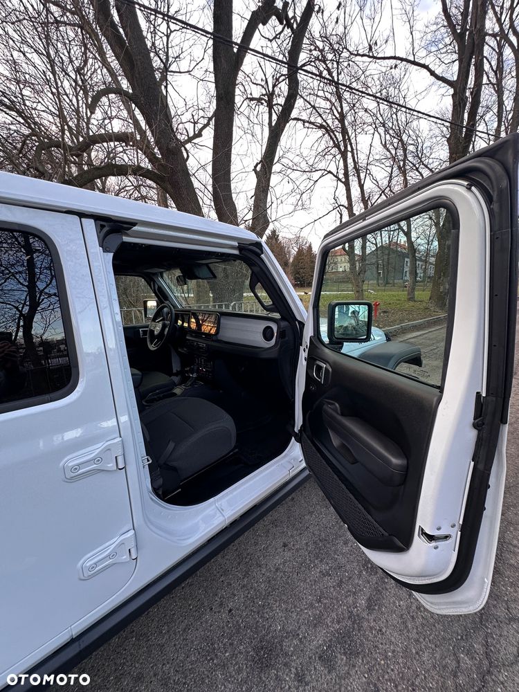 Jeep Wrangler - 10