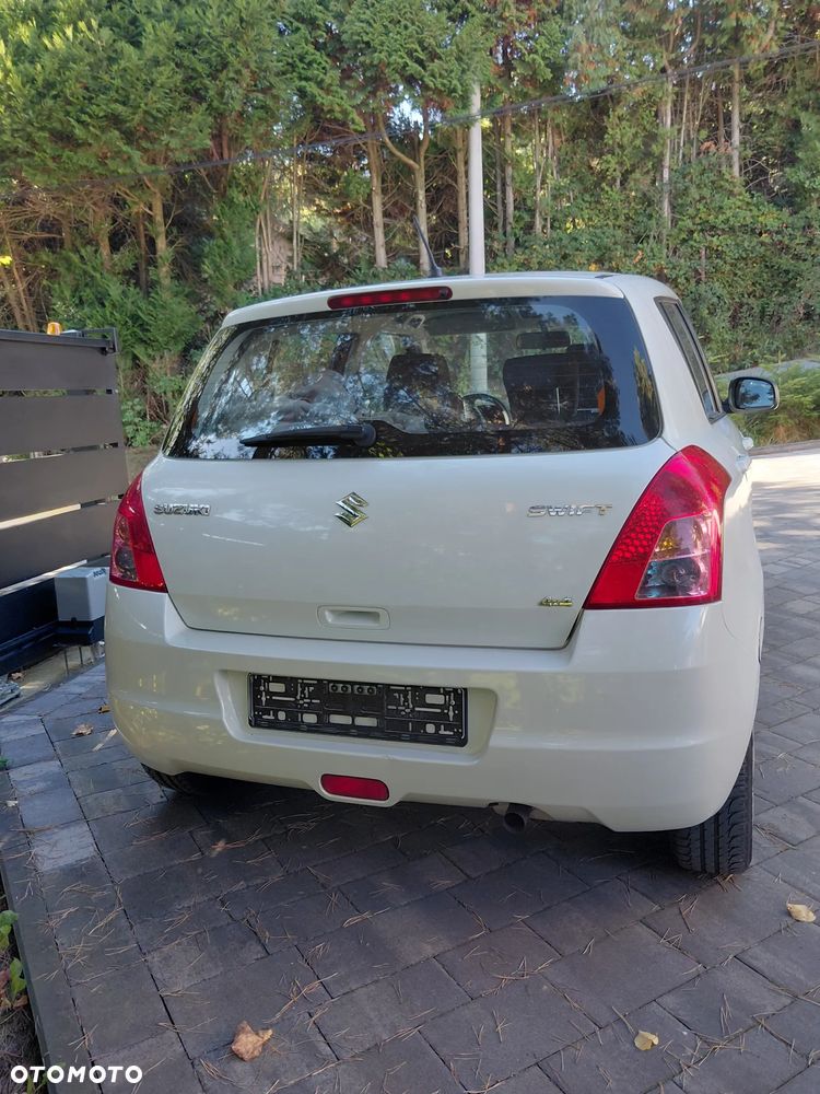 Suzuki Swift 2009 photo 4