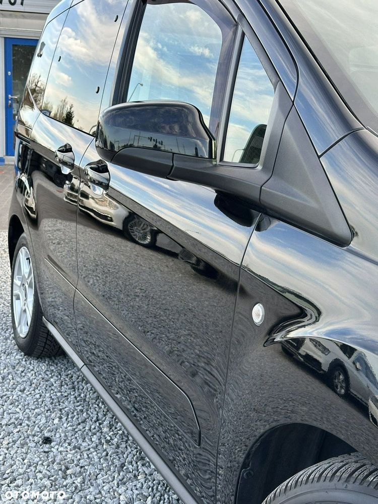 Ford Tourneo Courier - 28