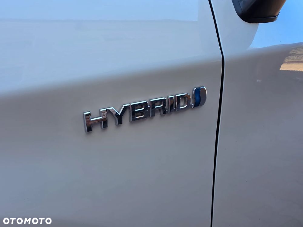 Toyota Prius (Hybrid) - 4