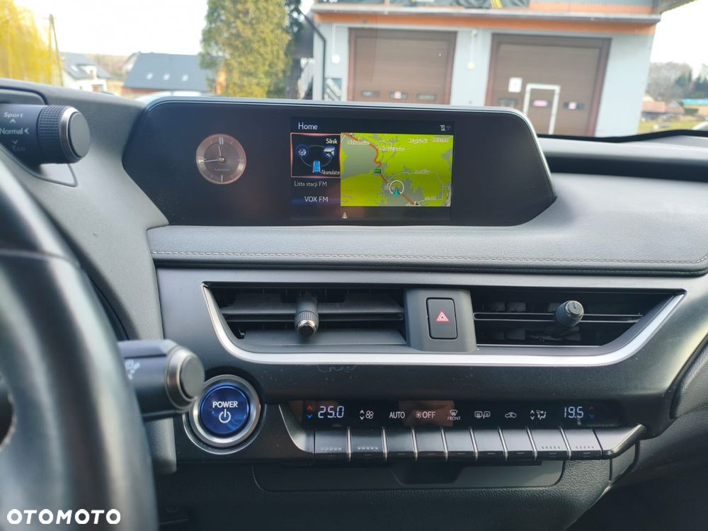 Lexus UX 250h GPF Business AWD - 22