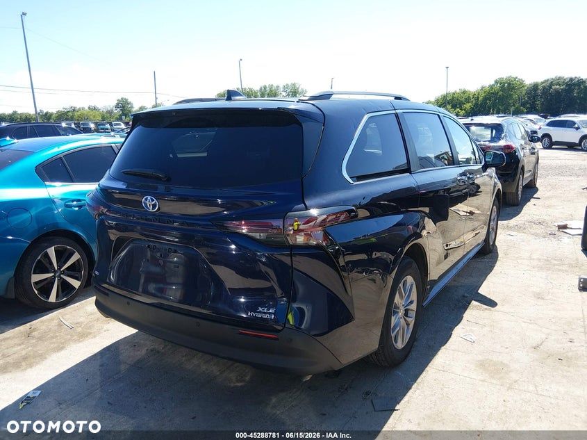Toyota Sienna - 3