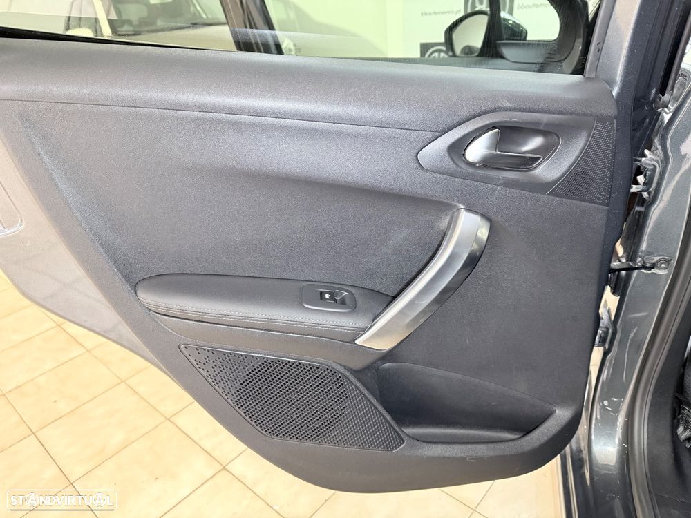 Peugeot 208 1.2 PureTech Allure EAT6 - 28