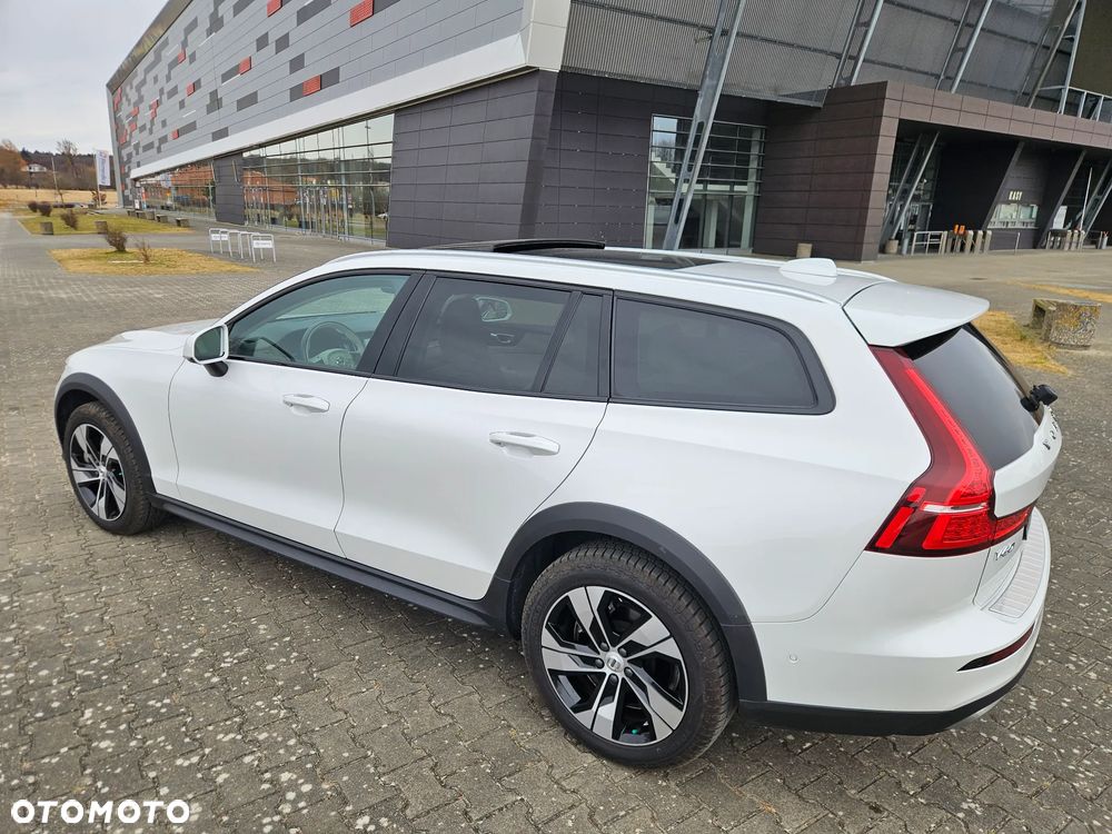 Volvo V60 Cross Country B5 B AWD Plus - 11