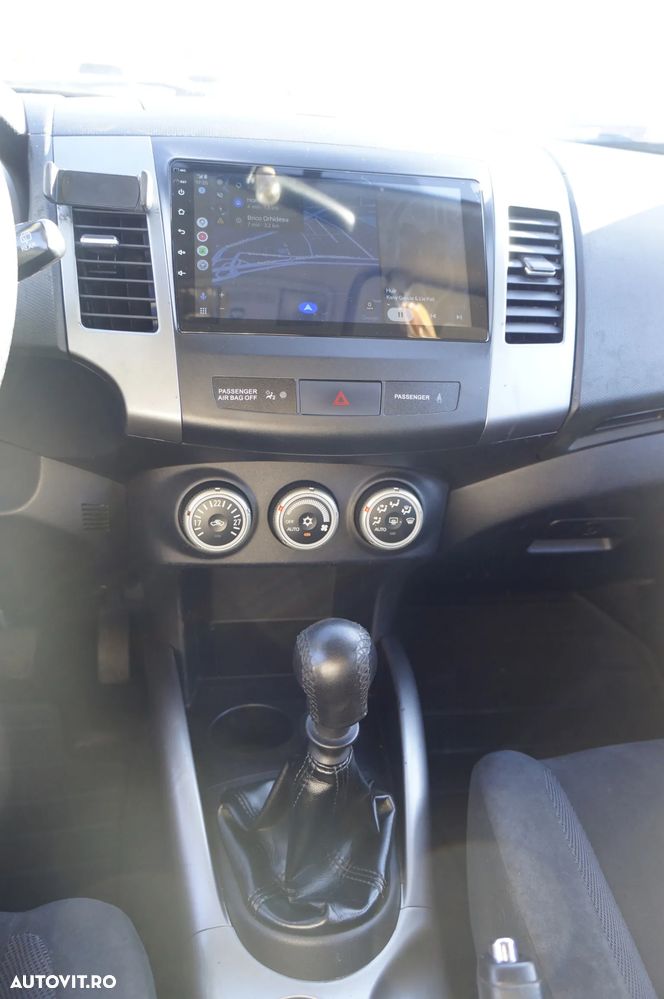 Mitsubishi Outlander - 2