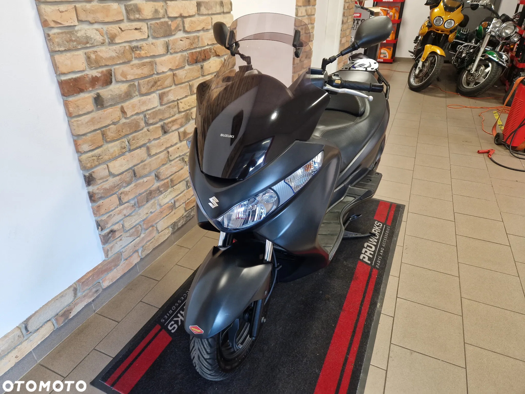 Suzuki Burgman - 6