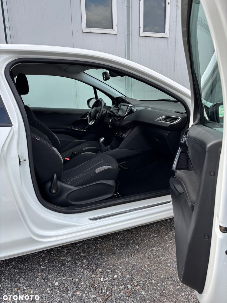 Peugeot 208 - 14