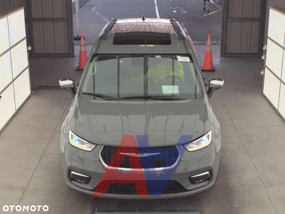Chrysler Pacifica - 2
